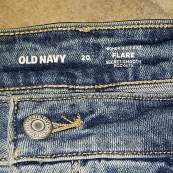 Old navy 20 Tall Higher High-rise  Flare Jeans New with tags smooth pockets - Picture 3 of 3